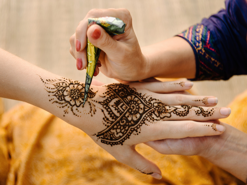 Mehndi art and henna designing course at Rose Fashion School Chennai